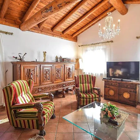 2 Bedroom Stunning In Ferienhaus Luino